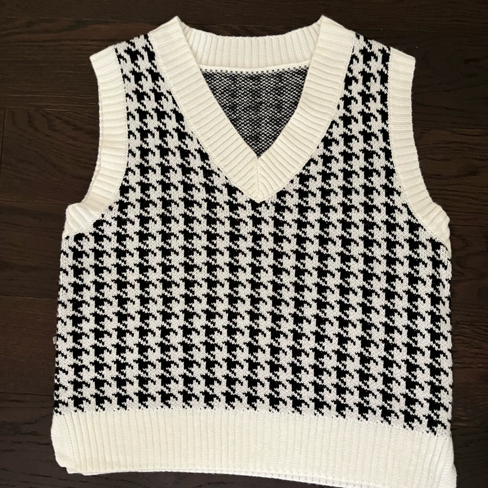 Sleeve-less Sweater